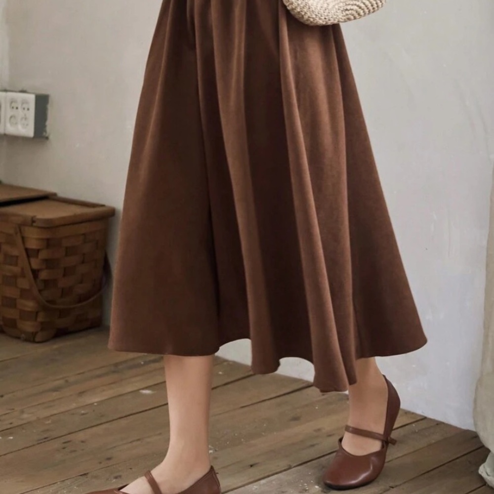 NWOT Elegant Brown Midi corduroy Skirt